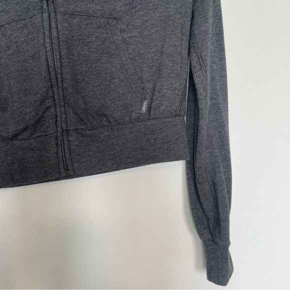 Aritzia TNA- COTTON lightweight, cropped jacket with hood [XS] - Picture 2 of 7